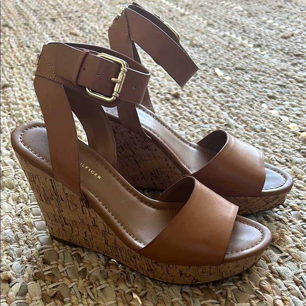 tommy hilfiger size 7 summer cork wedge heels (cognac brown)